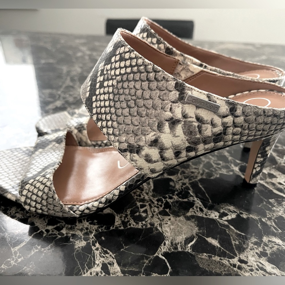 Cute Calvin Klein pump